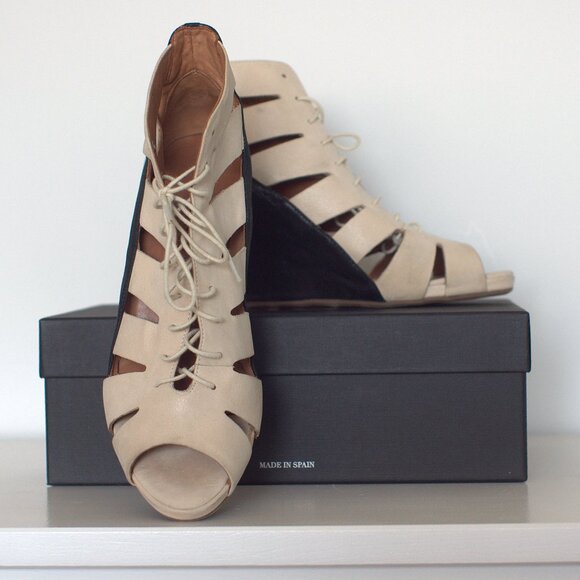 Gentle Souls by Kenneth Cole Wedge Leather Sandals - Size 8 - Picture 4 of 8